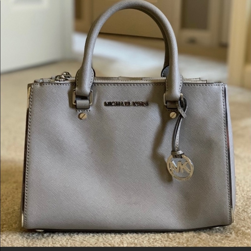 Beautiful Michael Kors Satchel !!